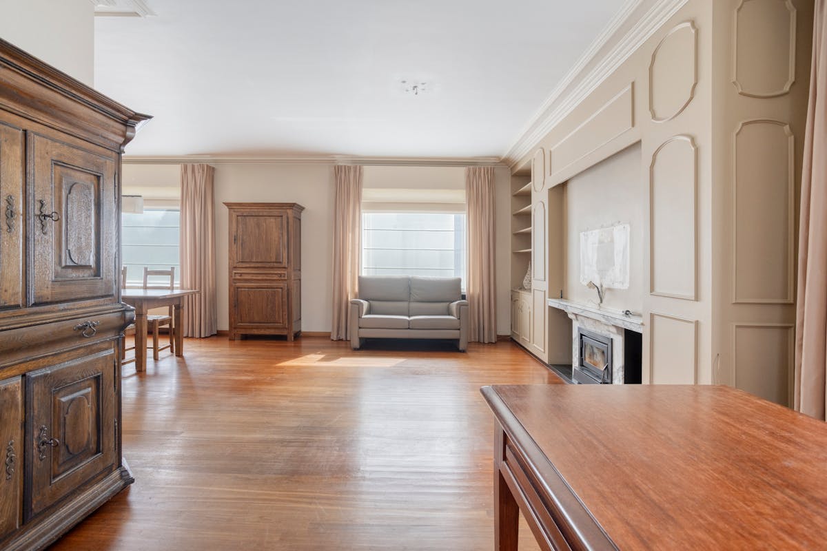 Woning met loods, dubbele garage en bouwgrond te koop. - foto 5