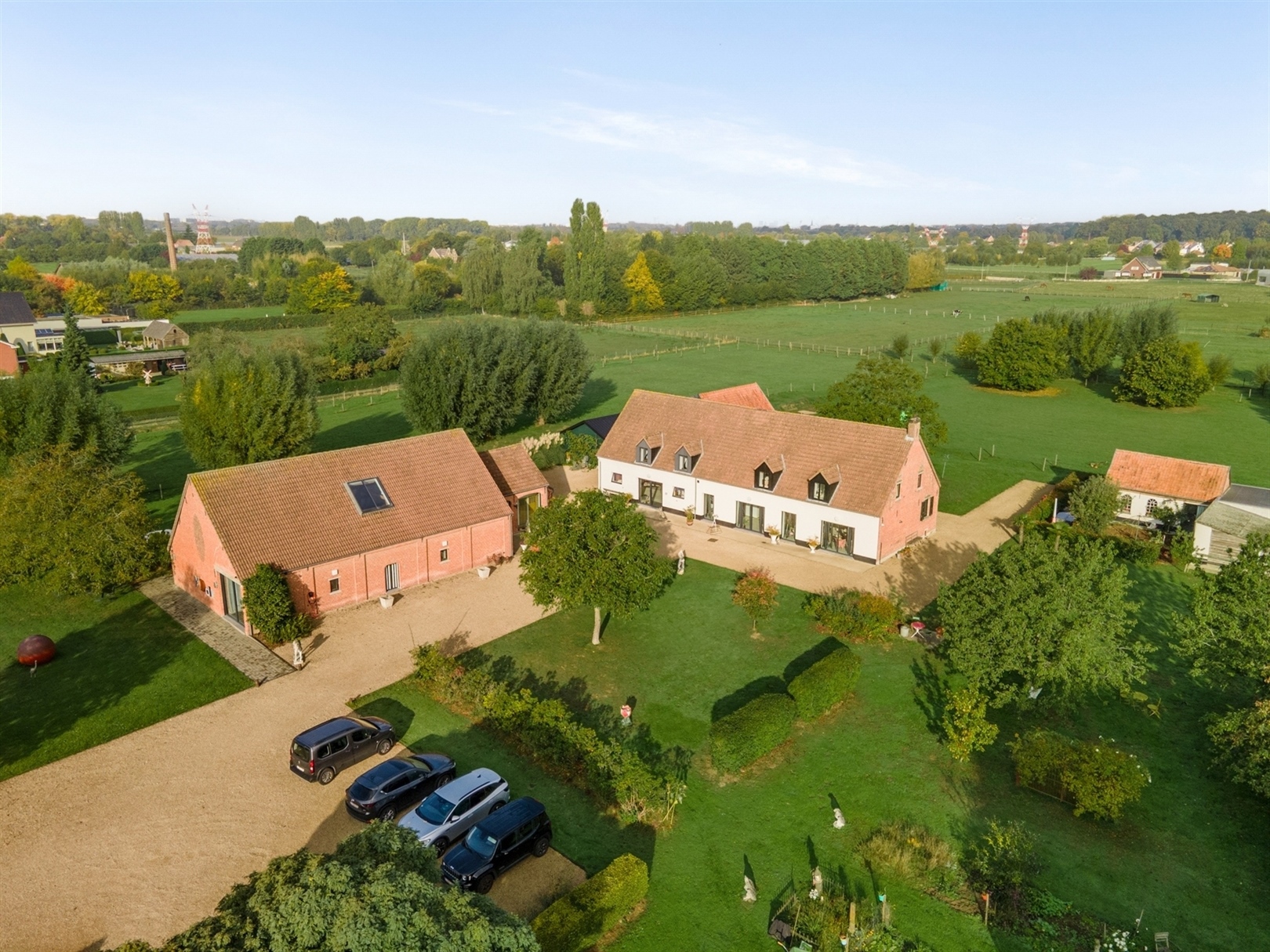 Boechout ∣ Uniek domein bestaande uit hoeve, schuur en stallen - foto 1