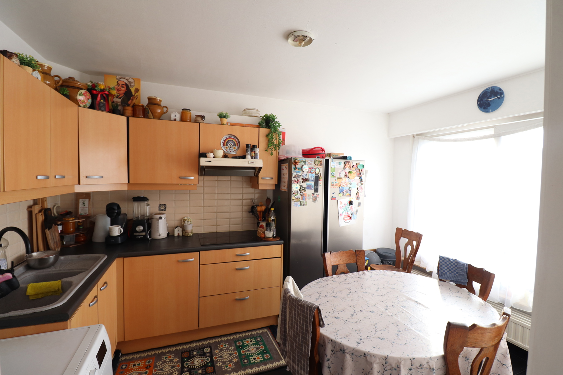 Appartement op de tweede verdieping met 2 slaapkamers met op het gelijkvloers garage met berging en tuin. - foto 4