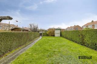 Op een gunstige ligging in een rustige straat op Stene bevindt zich deze gezellige rijwoning. De woning beschikt over een grote diepe tuin...