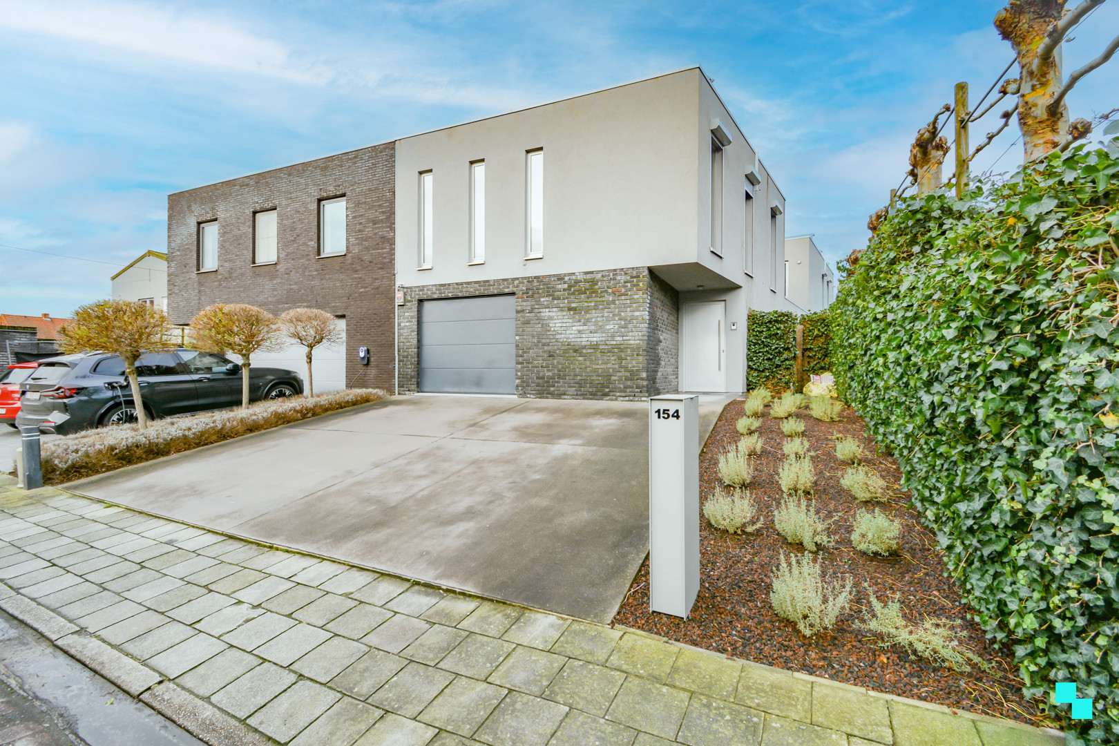 Bijzonder lichtrijke, moderne woning met zwembad te Izegem - photo 2