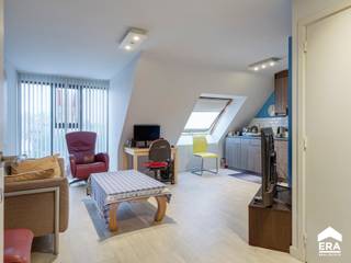 Knap gerenoveerd studio-appartement met mogelijk 2 slaapkamers. * Keuken &amp; badkamer vernieuwd.  * Vloeren vernieuwd.  * Aircosysteem (koude en...