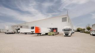 Logistiek magazijn te huur in het industrieterrein van Londerzeel, op slechts 600 meter van de A12. De site biedt UNIT 1: 2.795 m² magazijnruimte...