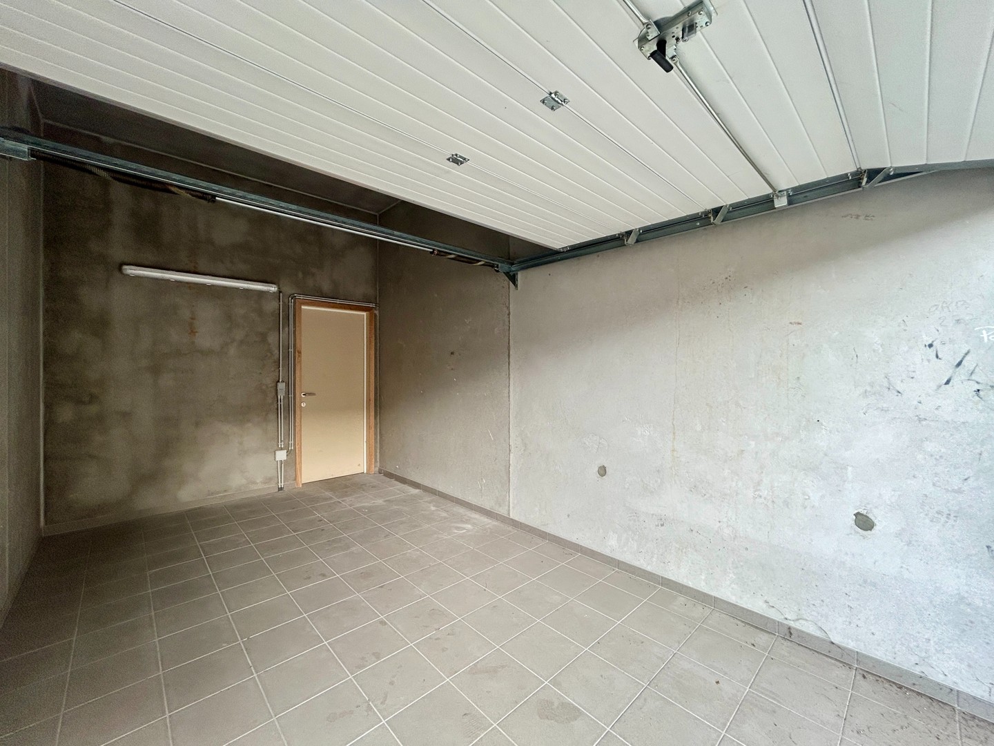 Ruime garagebox in residentie Luminis te centrum Meulebeke! - foto 5