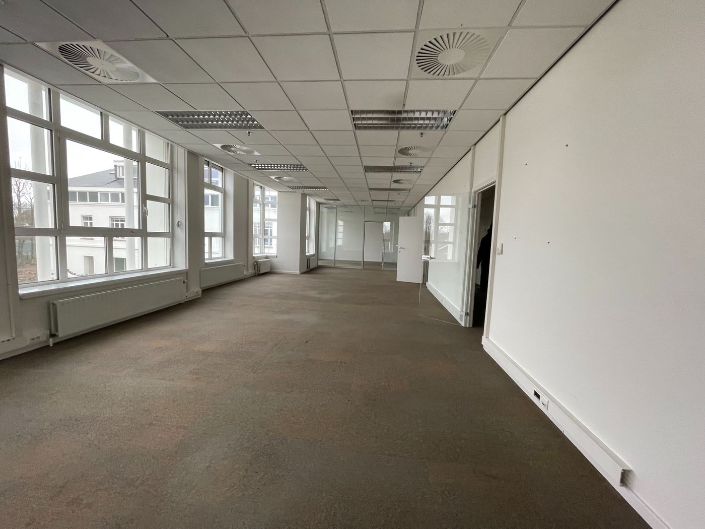 Instapklare kantoren van 500 m² tot 990 m² NAAST de R0 - foto 4