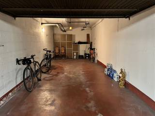 Ruime ondergrondse garage (2.90*9m) gelegen op de ring nabij Brusselpoort .