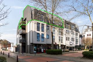 Dit uniek duplex appartement bevindt zich in het hart van Kontich. Scholen, winkels, horecazaken en openbaar vervoer vindt u allemaal...