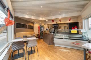 Te koop: halfopen handelspand in het centrum van Oudegem, vlakbij het station van Oudegem. Ideaal gelegen voor een broodjeszaak of handelszaak,...