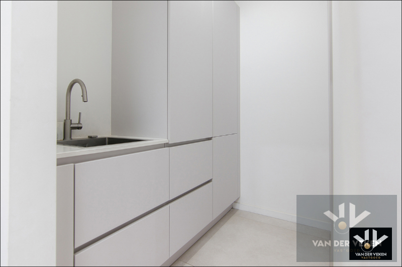 Voll gerenoveerde woning met 5 slpk 3 badk - foto 5