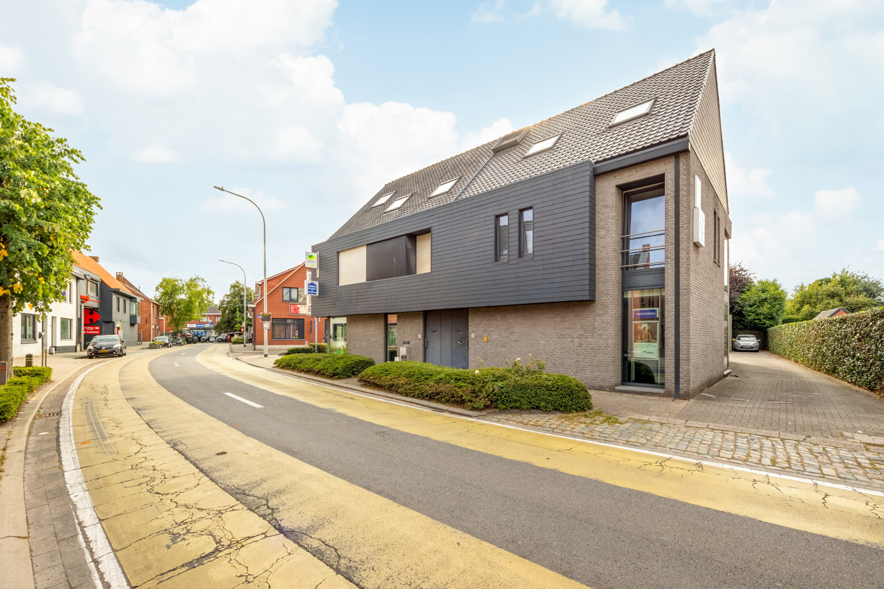 Goed gelegen kantoorruimte (circa 265m²) in het centrum van Meer (Hoogstraten) met parking. - foto 3