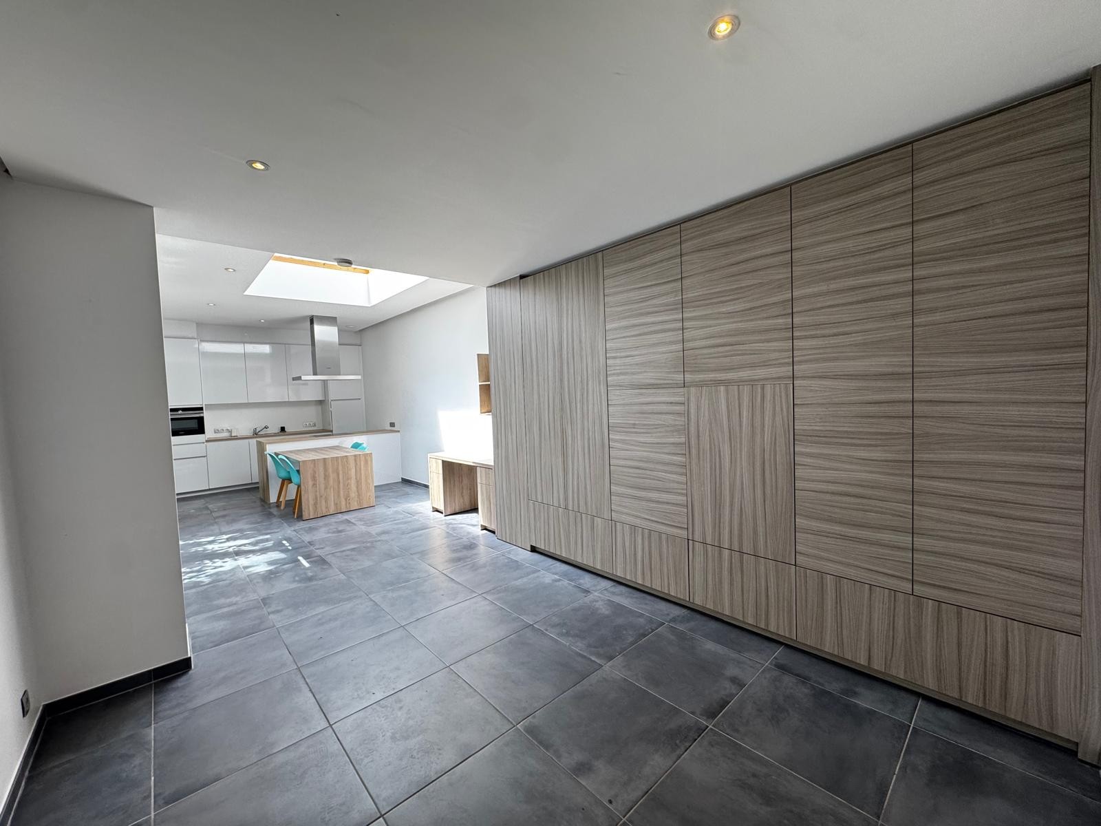 Instapklare woning met 3 slaapkamers nabij het centrum van Kortrijk te huur - photo 3