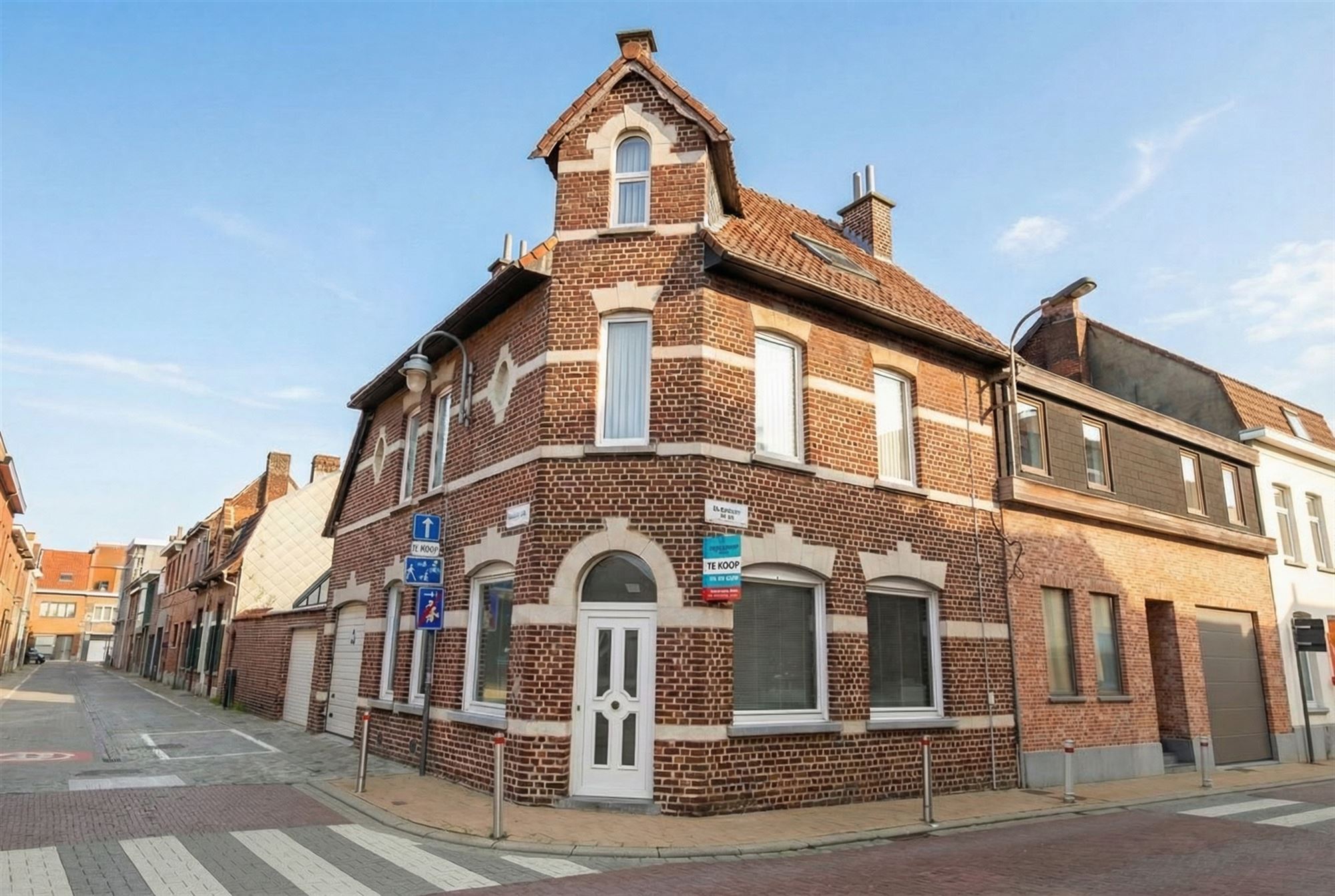 Instapklare hoekwoning met 4 slaapkamers te Wervik! - foto 2
