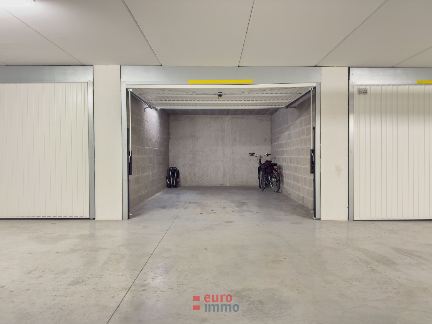 Zéér brede garage op centrale ligging in Nieuwpoort - foto 3