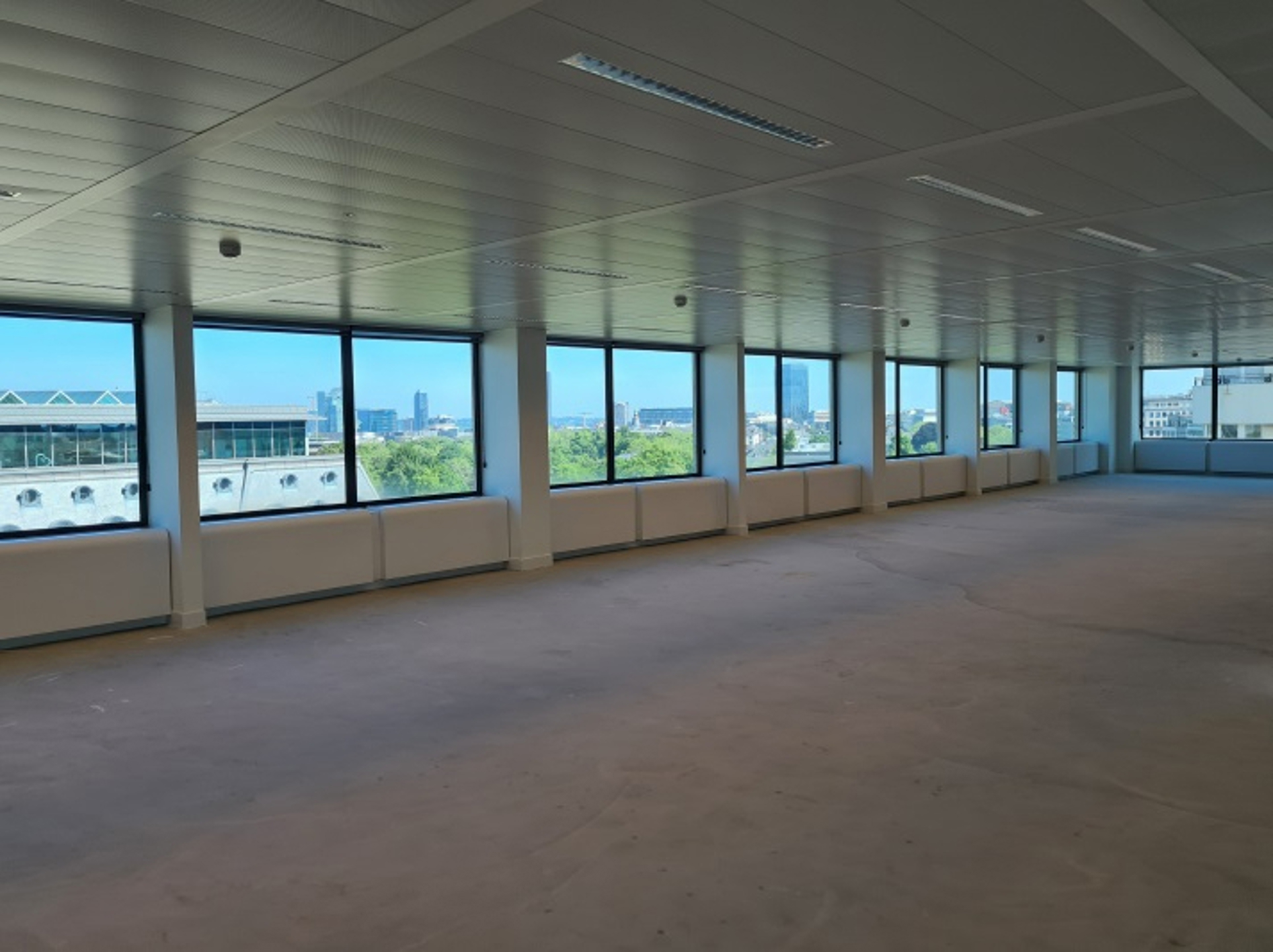 Gerenoveerde kantoren aan de kleine ring van Brussel. - foto 4