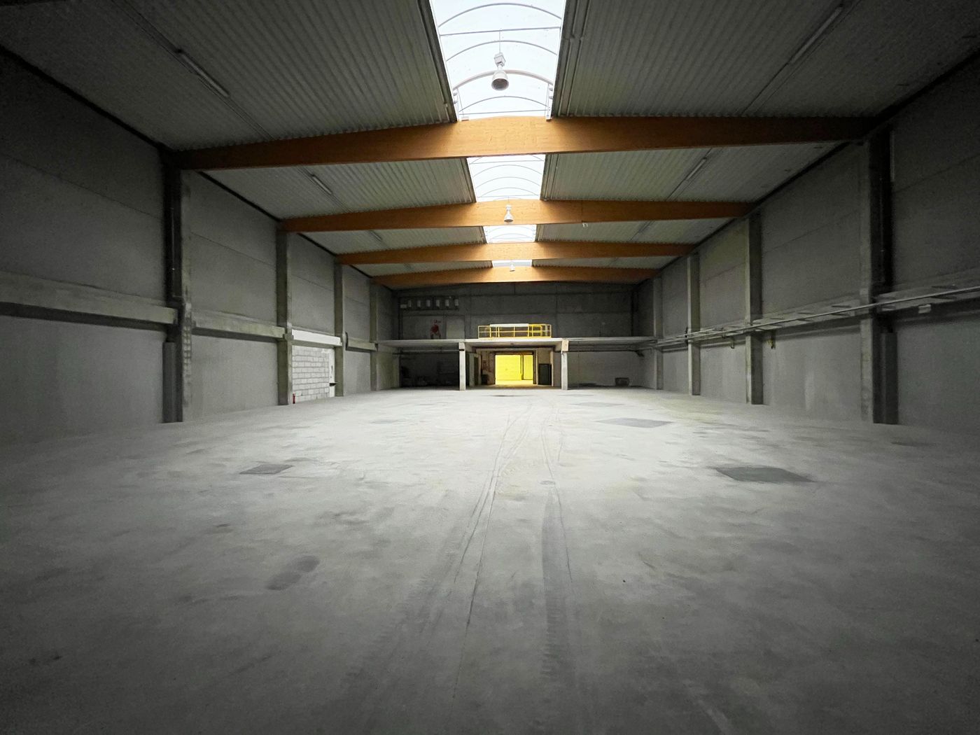 2.120 m² opslagruimte met 461 m² kantoren en 600 m² buitenstockage - foto 4