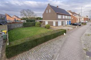 Welkom in deze woning met potentieel in Kasterlee. Dit charmante huis beschikt over een praktische indeling met 3 slaapkamers en 1 badkamer,...