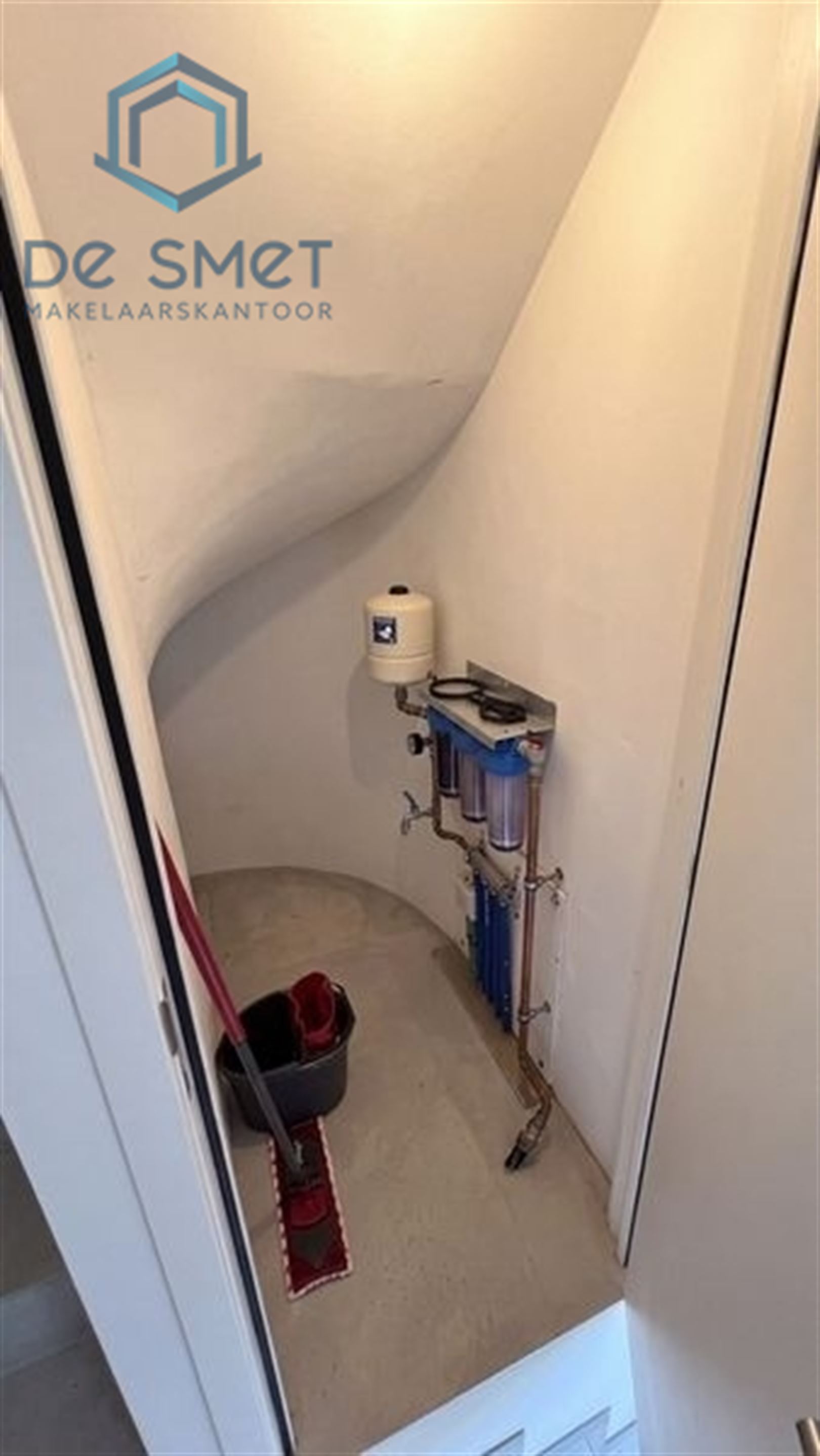 INSTAPKLAAR DAKAPPARTEMENT MET 2 SLAAPKAMERS, ZONNEPANELEN & MOGELIJKHEID TOT EXTRA RUIMTE - foto 5