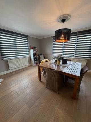 Duplex appartement gelegen aan de Rekemerstraat 3 B1 in Lanaken.De locatie is uitstekend: de dichtstbijzijnde busverbinding bevindt zich om de hoek,...