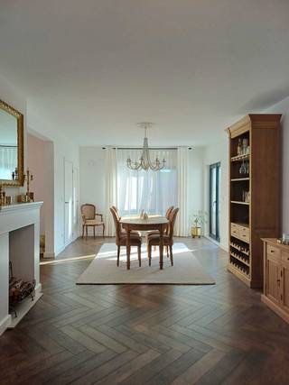 Deze totaal gerenoveerde woning met 4 slaapkamers en een tuintje combineert het beste van twee werelden, een bosrijke ligging vlak bij de Blakheide...