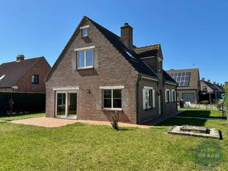 Op zoek naar een gezellige plek aan zee waar rust en zon centraal staan? Dan is deze charmante villa in Westende zeker een bezoekje waard! Deze...