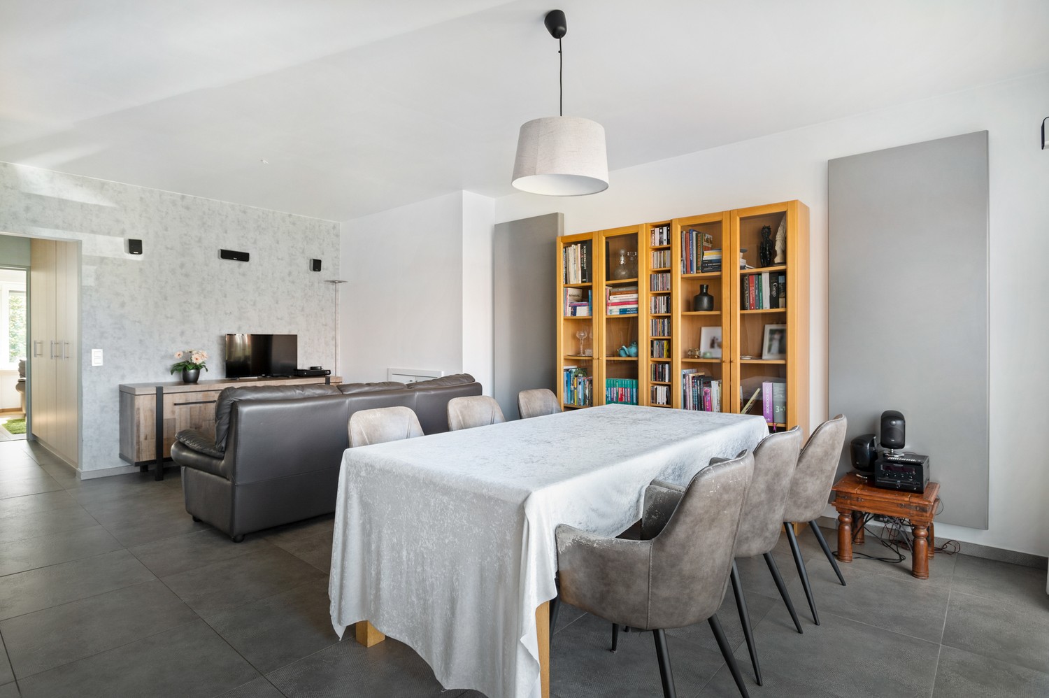 Lichtrijk appartement op de eerste verdieping met terras, kelderberging en gemeenschappelijk zwembad! - foto 5
