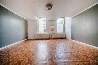 Information & visits: 02 315 51 71Molenbeek-Saint-Jean - Close to the “Tour & Taxis” site, on a one-way street, We Invest offers a building...