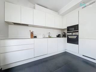 <h2><strong>FOR SALE – Stunning deluxe 2-bedroom duplex penthouse with 40 m² terrace | Avenue Roger Lallemand – Ixelles</strong></h2>
<p>📍 <strong>Address:</strong> Avenue Roger Lallemand 3 – 1050 Ixelles</p>
<p>Discover this <strong>deluxe duplex penthouse</strong>, bright, spacious and exceptionally designed, located in a <strong>modern building (built in 2018)</strong> with <strong>lift</strong>, in a <strong>quiet and leafy residential area</strong> of Ixelles.</p>
<p>The property features an <strong>impressive 3-metre-high window frame</strong>, offering <strong>exceptional brightness</strong>, <strong>open views over the trees</strong>, and <strong>remarkable tranquillity</strong> — a truly rare feature on the Brussels property market.</p>
<p>🏡 <strong>Property features</strong></p>
<ul>
<li>
<p>Duplex penthouse of ±120 m² living space</p>
</li>
<li>
<p>Bright living room with lounge and dining area opening onto the terrace</p>
</li>
<li>
<p><strong>Large 3-metre-high windows</strong> with open views and no vis-à-vis</p>
</li>
<li>
<p>Fully equipped open-plan kitchen</p>
</li>
<li>
<p>2 spacious bedrooms</p>
</li>
<li>
<p>1 bathroom and 1 shower room</p>
</li>
<li>
<p>Separate laundry area</p>
</li>
<li>
<p><strong>Air conditioning on both floors</strong> for optimal comfort</p>
</li>
<li>
<p>Electrical installation in compliance</p>
</li>
<li>
<p><strong>EPC: B- (excellent energy performance)</strong></p>
</li>
<li>
<p><strong>Low monthly charges: ±€275/month</strong></p>
</li>
<li>
<p><strong>Large sunny 40 m² terrace</strong> with open, unobstructed views</p>
</li>
</ul>
<p>🚗 <strong>Parking</strong><br />Option to acquire <strong>2 indoor parking spaces</strong> at <strong>€35,000 each</strong></p>
<p>🌟 <strong>Key highlights</strong></p>
<ul>
<li>
<p>Modern, well-maintained building (2018)</p>
</li>
<li>
<p>Generous spaces and premium finishes</p>
</li>
<li>
<p>Exceptional natural light thanks to XXL window design</p>
</li>
<li>
<p>Quiet setting with greenery views</p>
</li>
<li>
<p><strong>Just steps from the metro station and public transport</strong></p>
</li>
<li>
<p><strong>Close to the VUB, the European School, and the motorway to Luxembourg</strong></p>
</li>
<li>
<p><strong>South-facing terrace</strong> – a rare gem on the Brussels market</p>
</li>
</ul>
<p>📆 <strong>Book your visit today!</strong><br />This <strong>deluxe duplex penthouse for sale in Ixelles (Avenue Roger Lallemand)</strong> combines <strong>contemporary style, high-end comfort and a prime location</strong> — an opportunity not to be missed.</p>
<p>📞 <strong>Information &amp; viewings by appointment:</strong><br />👉 <strong>Olivier Halleux – We Invest Brussels-Europe</strong><br />📲 +32 486 688 625 | 📧 olivier.halleux@weinvest.be<span></span></p>
<p>🔎 Discover all our apartments and penthouses for sale in Brussels at 👉 www.weinvest.be</p>