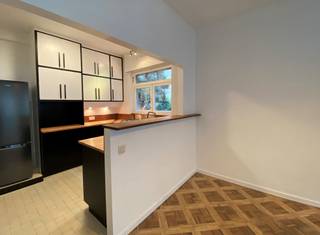 Ce magnifique appartement rénové d'environ 105 m² bénéficie d'un emplacement très agréable sur l'avenue Camille Huysmans. Il est situé...