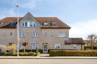 Gezellig en lichtrijk duplex-appartement met twee slaapkamers, bureau, 2 grote zonneterrassen en garagebox gelegen op een boogscheut van...