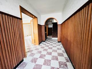 Dadizele - Woning met veel potentieel in hartje Dadizele te koop.Deze woning biedt u een mogelijkheid om te renoveren naar eigen smaak.Gelegen in het...