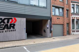 Centraal gelegen opslagplaats/magazijn van ca. 135m² met twee overdekte parkeerplaatsen in het centrum van Essen.