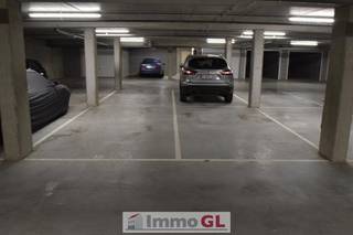 <p>2 x staanplaats aan 60€/maand/staanplaats : 1 reeds verhuurd!<br />1 x Gesloten garagebox = VERHUURD !!!<br /><br />In afgesloten ondergrondse parking te Sint Antonius</p>