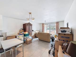 Appartement in centrum Roeselare. De indeling is als volgt: leefruimte met open keuken en terras, aparte berging, apart toilet, één slaapkamer en een...