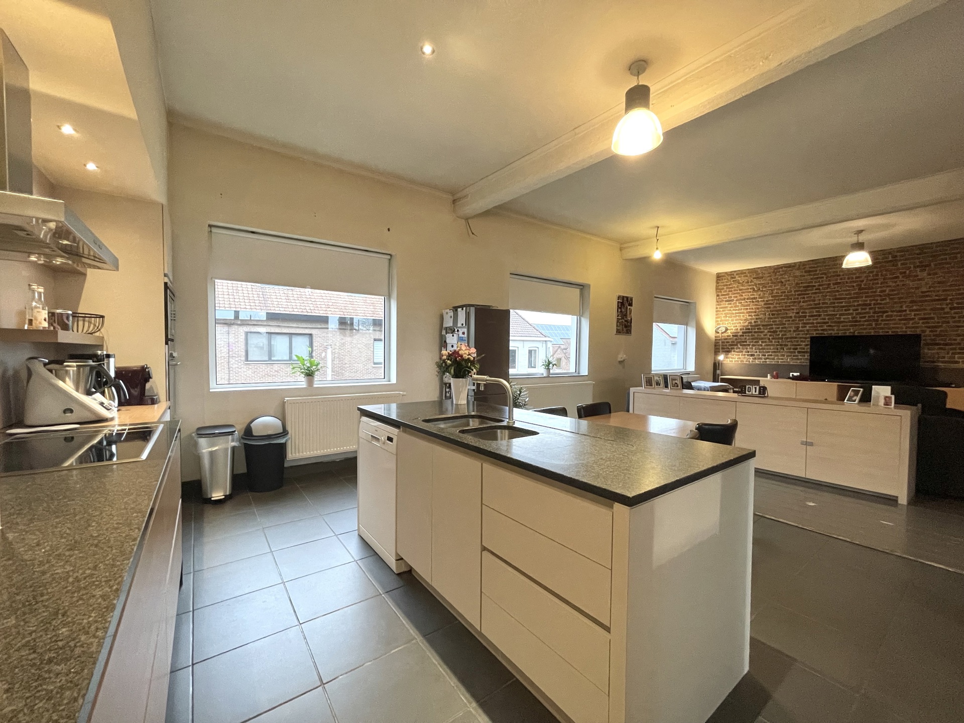 Duplex-appartement met handelszaak op commerciële ligging! - foto 5