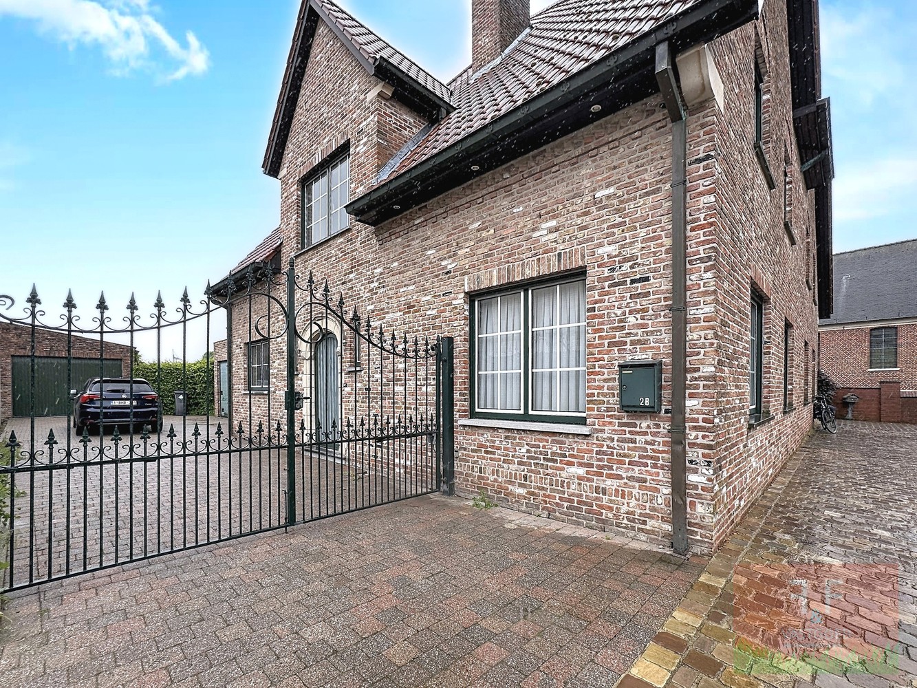 Gezinswoonst met 3 slaapkamers en 2 garages te Bavegem - foto 1