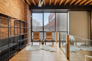 Ce loft duplex de caractère d'environ 154 m² est situé dans un ancien bâtiment de margarine datant de 1910 au 11 de la New-Yorkstraat à Gand. Un...