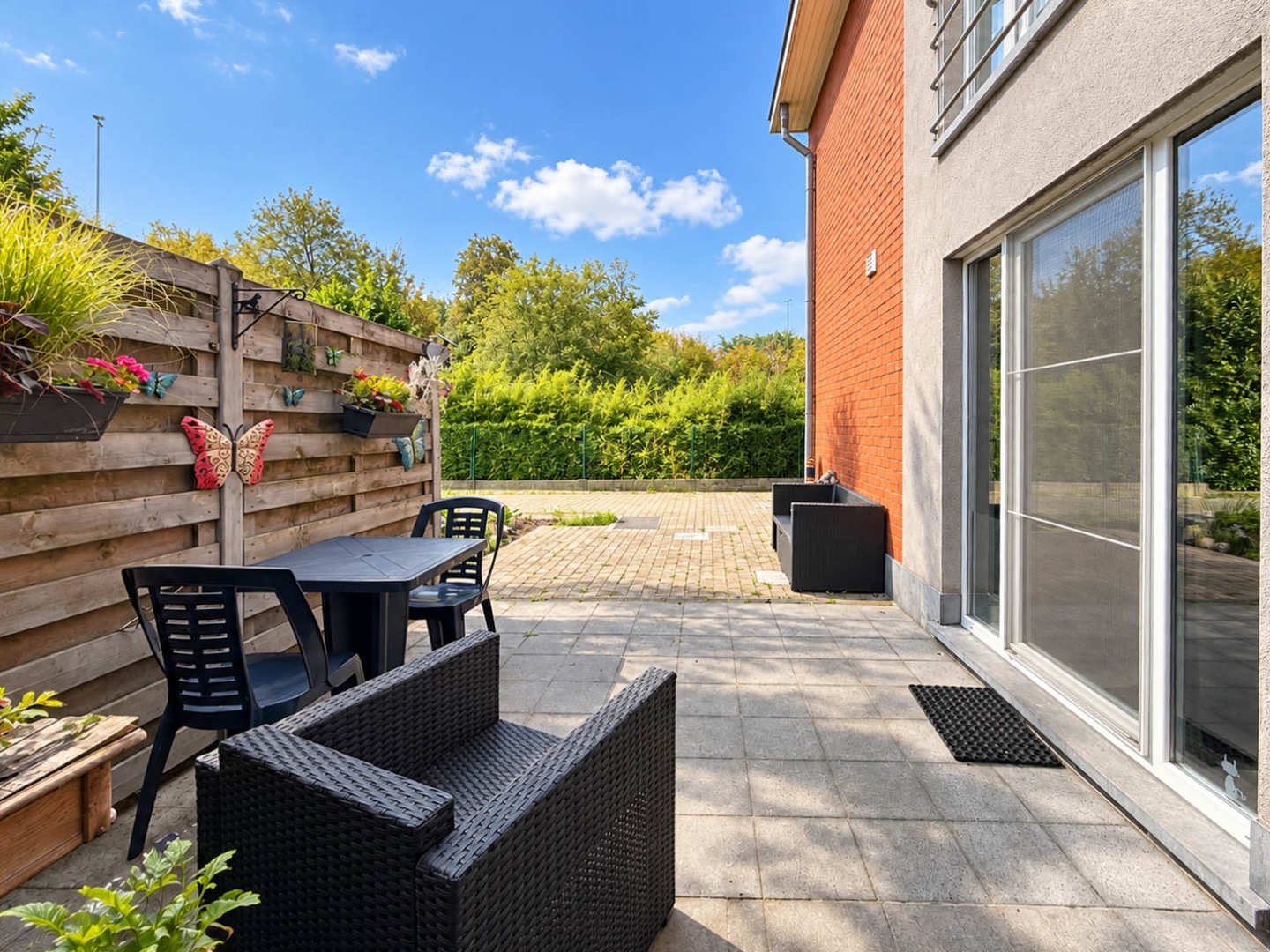 Te koop, 2 slaapkamer-appartement met terras en autostaanplaats te Merelbeke! - foto 4