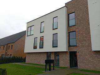 Dit mooi en modern appartement ligt te wachten op een nieuwe huurder!Een ruime inkomhal met voldoende opbergplaats brengt je in de nachthal. Via deze...