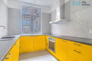 Tel: 0456 87 27 16 / E-mail: juliana.t@weinvest.beWe Invest stelt u met trots dit ruime appartement met 2 slaapkamers van ± 98 m² voor, in zeer goede...