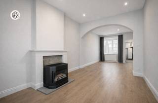 Te renoveren woning op een goede locatie in Deerlijk met veel potentieel. De woning beschikt over een inkomhal, een ruime en lichtrijke leefruimte...