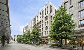 Discover this beautifully finished two-bedroom new-build apartment on the coveted Quartier Bleu site in Hasselt. This energy-efficient...