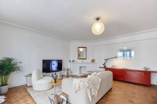 Ontdek dit stijlvolle appartement op de vierde verdieping van Residentie Majestic met zijdelings zeezicht en pal in het centrum. Het appartement...