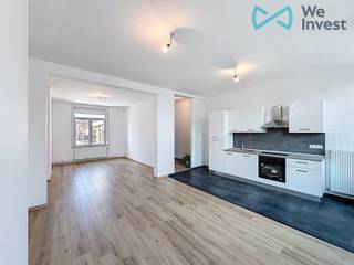 ***A VENDRE*** – Tubize - CENTRE - Superbe Duplex 2 chambres entièrement rénové.Il se compose comme suit : au rez-de-chaussée, un hall d’entrée...