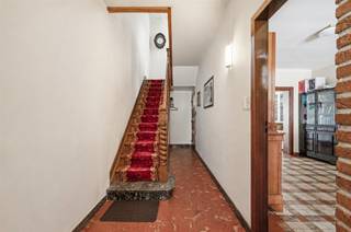 <p><strong>Statige burgerwoning Nieuw Kwartier Leuven</strong></p><br /><p>In het Nieuw Kwartier te Leuven, namelijk in de Weldadigheidsstraat bieden wij u een statige burgerwoning aan. De gegeerde ligging van het pand is een absolute troef aangezien u gezelligheid, faciliteiten, activiteiten en openbaar vervoer kan vinden in de zeer korte nabijheid en vooral binnen de Leuvense Stadsring. Het pand zelf is gelegen op een perceel van 2a75ca en bestaat uit een makkelijk te onderhouden groene tuin.  De woning is een gesloten bebouwing met een gunstig EPC label B. Op heden omvat de woning 4 slaapkamers en 1 badkamer maar de zolderverdieping geeft mogelijkheden. De keuken en badkamer zijn operationeel en kunnen volgens wens de nodige opfrissing gebruiken. </p><p><span><strong>Interesse in een bezichtiging ter plaatse? Met plezier! Contacteer onze vastgoedmakelaar Jacky: 0495 53 46 49 of </strong></span><span><strong>jacky@connect-immo.be</strong></span><span><strong> </strong></span></p>