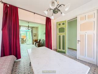 GEZINSWONING met STADSTUIN op GOED BEREIKBARE LOCATIE te Ronse. Deze woning biedt dankzij haar SOLIDE BASIS en MOGELIJKHEDEN tot UITBREIDING heel...