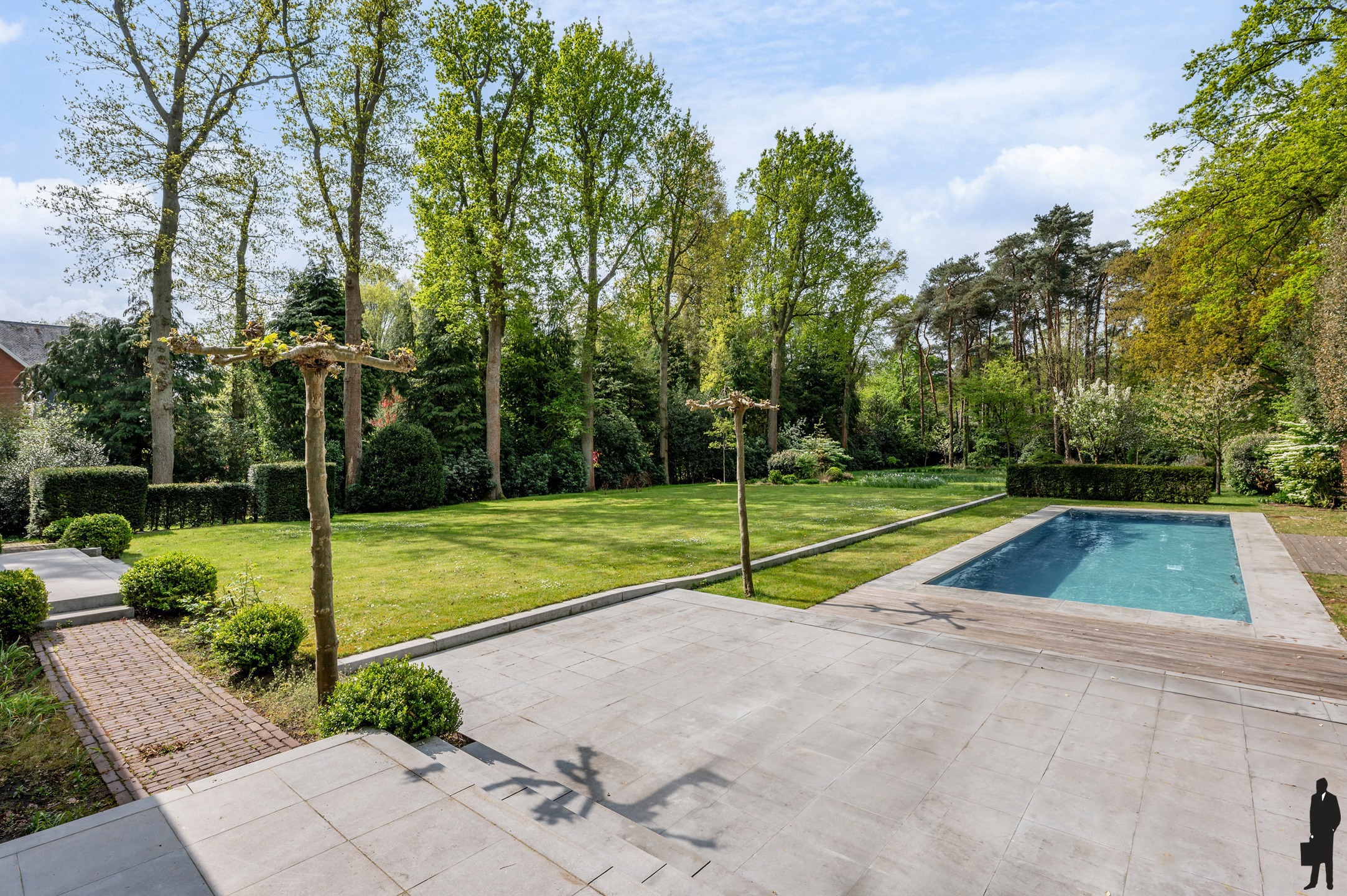 House for sale in Brasschaat with 6 bedrooms - photo 2