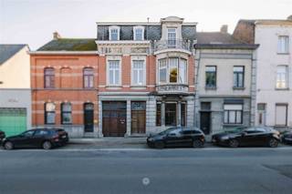 RENAIX - Vous êtes à la recherche d'une maison de maître avec garage au centre de Renaix?Cette opportunité est peut-être bien faite pour vous. Les...