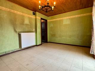 Halfopen herenhuis te koop in Kooigem op 1.382 m² grondIn het charmante Kooigem bevindt zich deze ruime halfopen woning op een perceel van maar...