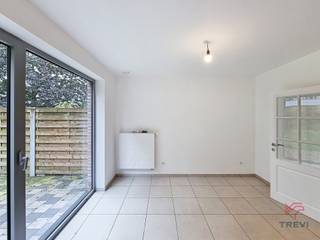 FOREST, on the edge of Uccle, in a secluded cul-de-sac, close to transport links and all amenities, magnificent house of ± 172m² (built in 2016)...