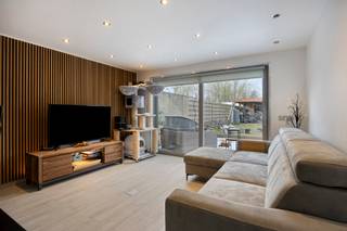 <ul>
<li>
<p>EPC A – zonnepanelen en thuisbatterij</p>
</li>
<li>
<p>3 slaapkamers + ruime zolder</p>
</li>
<li>
<p>Tuin met terras en overkapping</p>
</li>
<li>
<p>Aparte garage achteraan het perceel</p>
</li>
</ul>